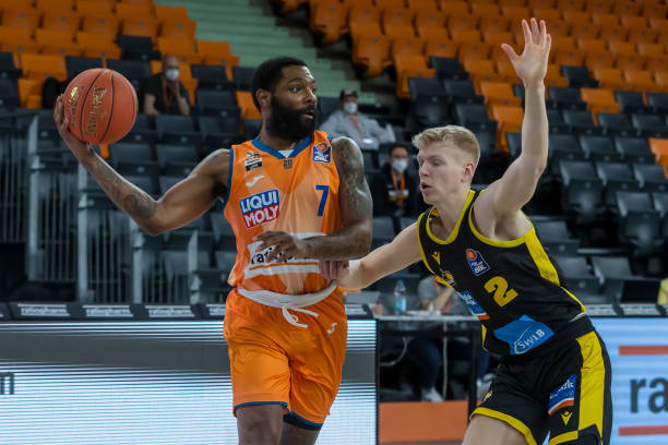 获历史性突 获历史性突