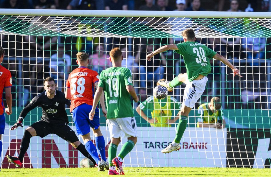 巨大成功的 巨大成功的